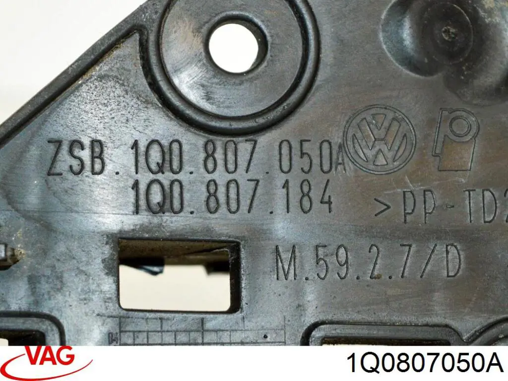 Guia do pára-choque dianteiro direito VAG 1Q0807050B preço, a partir de 43,45 USD