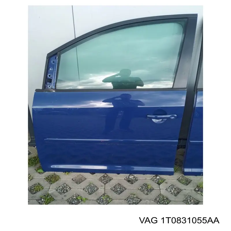 1T0831055AA VAG Porta dianteira esquerda