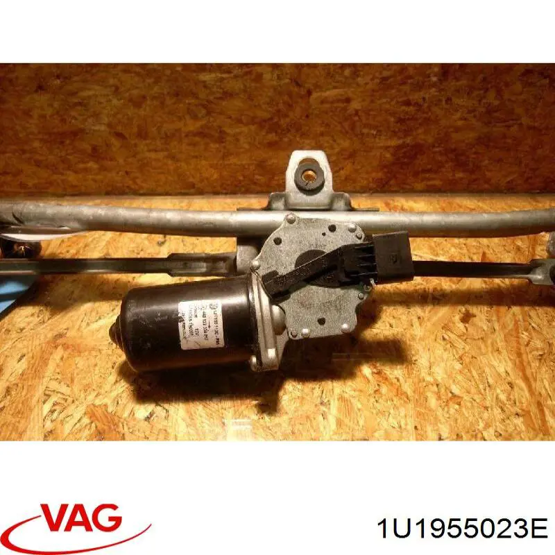 Trapézio de limpador pára-brisas VAG 1U1955023E preço, a partir de 56,18 USD