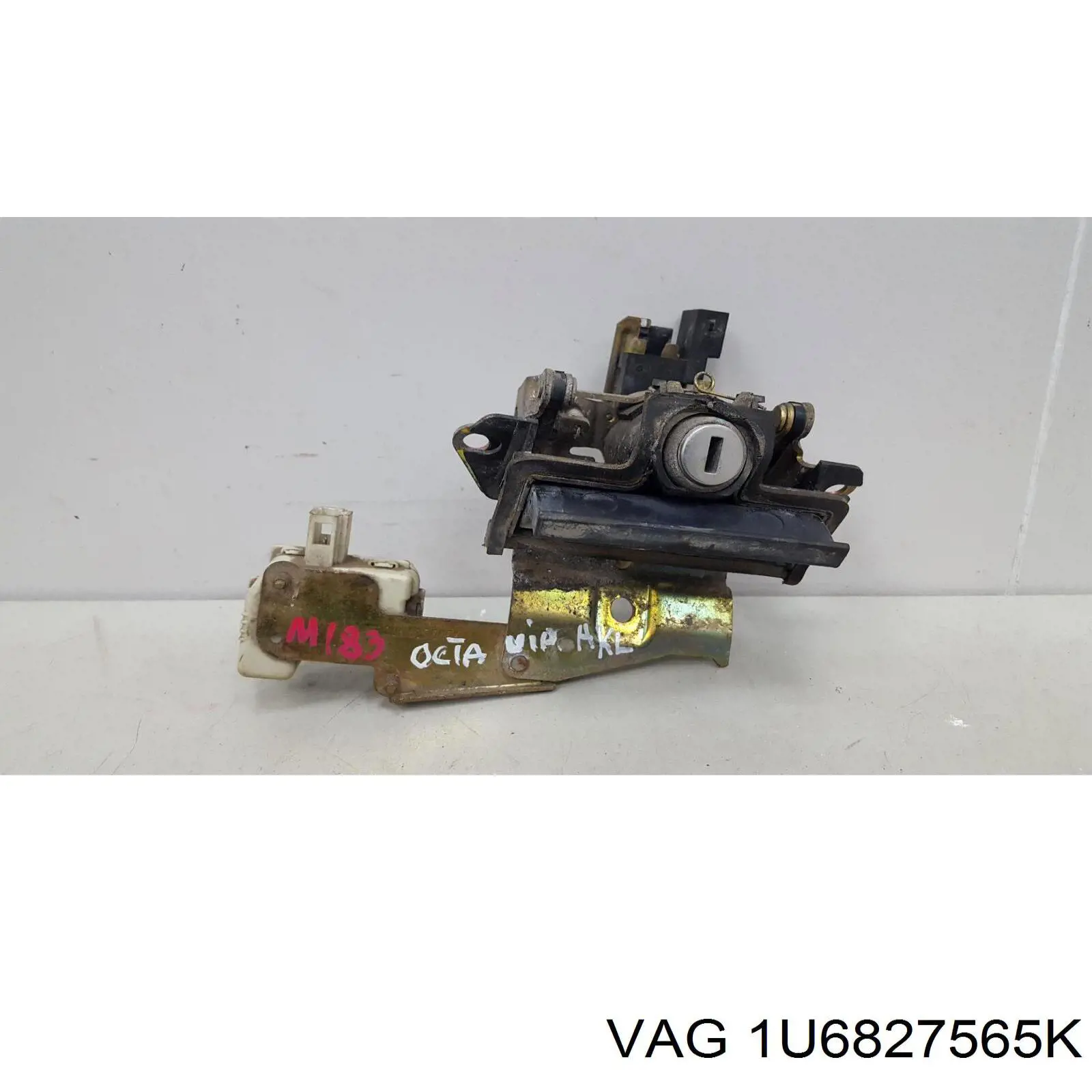 Puxador externo de tampa de porta-malas (de 3ª/5ª porta traseira) VAG 1U6827565H01C preço, a partir de 36,48 USD