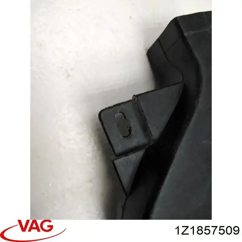 1Z1857509 VAG Conduto de ar (distribuidor de ar para "painel de instrumentos") central