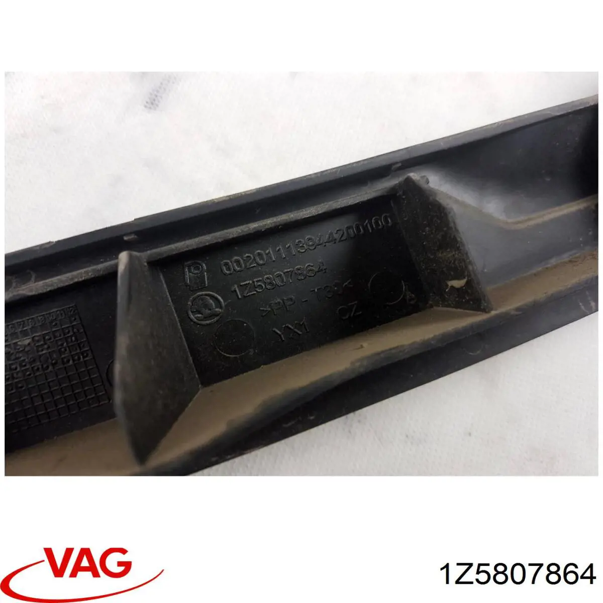 1Z5807864 VAG Guia direita do pára-choque traseiro