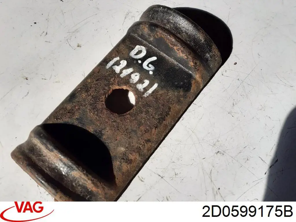 2D0599175B VAG Placa de apoio para o estribo da suspensão de lâminas traseira