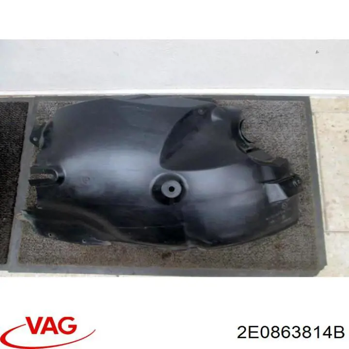 Compre 2E0863814B VAG Guarda-barras direito traseiro do pára-lama dianteiro