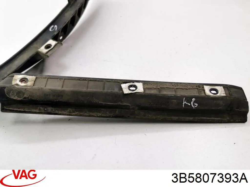 Compre 3B5807393A VAG Consola dianteira de fixação do pára-lama dianteiro esquerdo