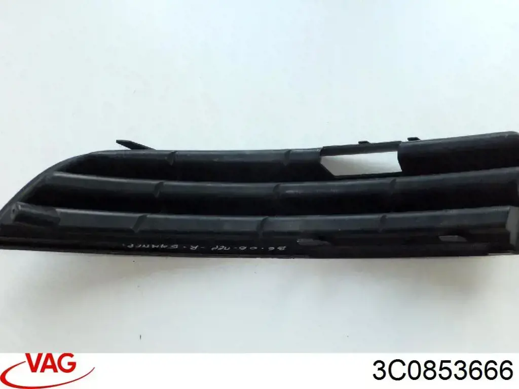 Compre 3C0853666 VAG Grelha direita do pára-choque dianteiro