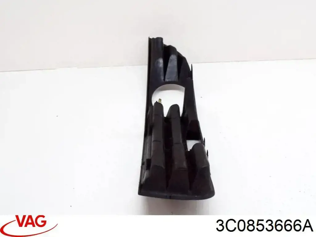 Compre 3C0853666A VAG Tampão (grelha) das luzes de nevoeiro do pára-choque dianteiro direito