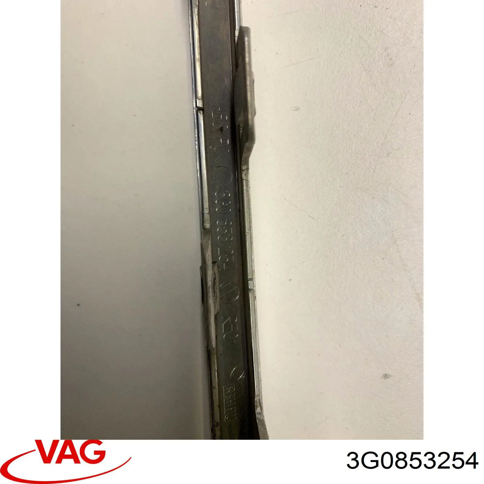 Compre 3G0853254 VAG Moldura direita do pára-choque dianteiro