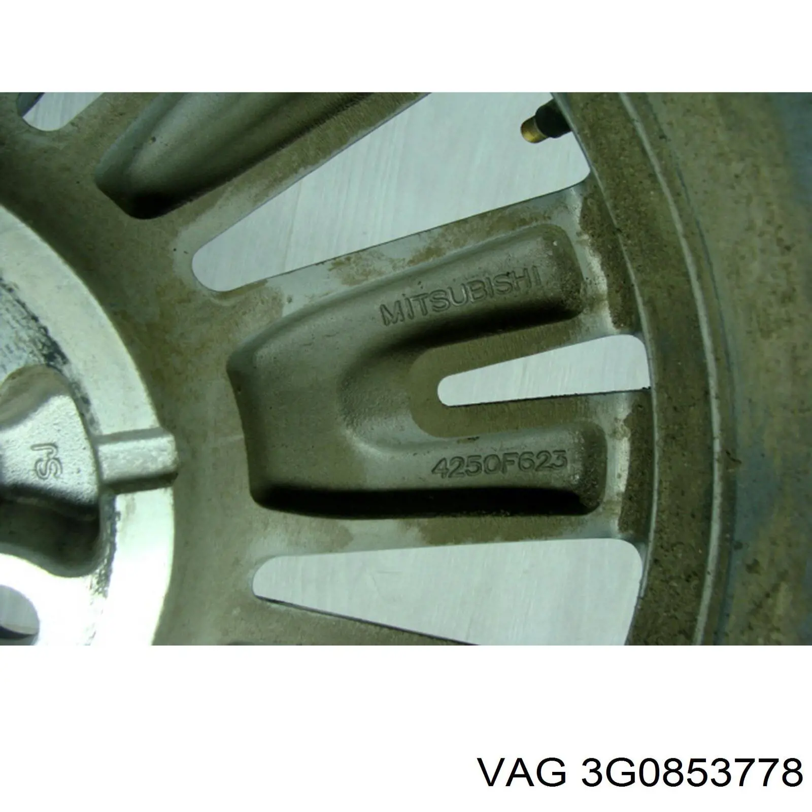 Moldura da porta traseira direita inferior VAG 3G0853778 preço, a partir de 96,34 USD