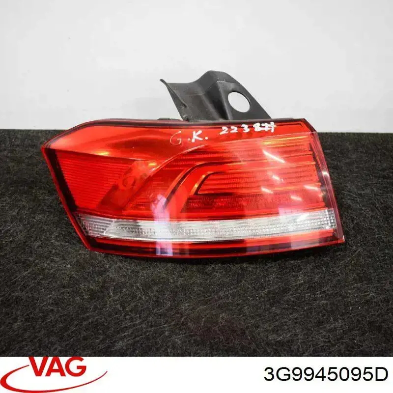 Compre 3G9945095B VAG Lanterna traseira esquerda externa