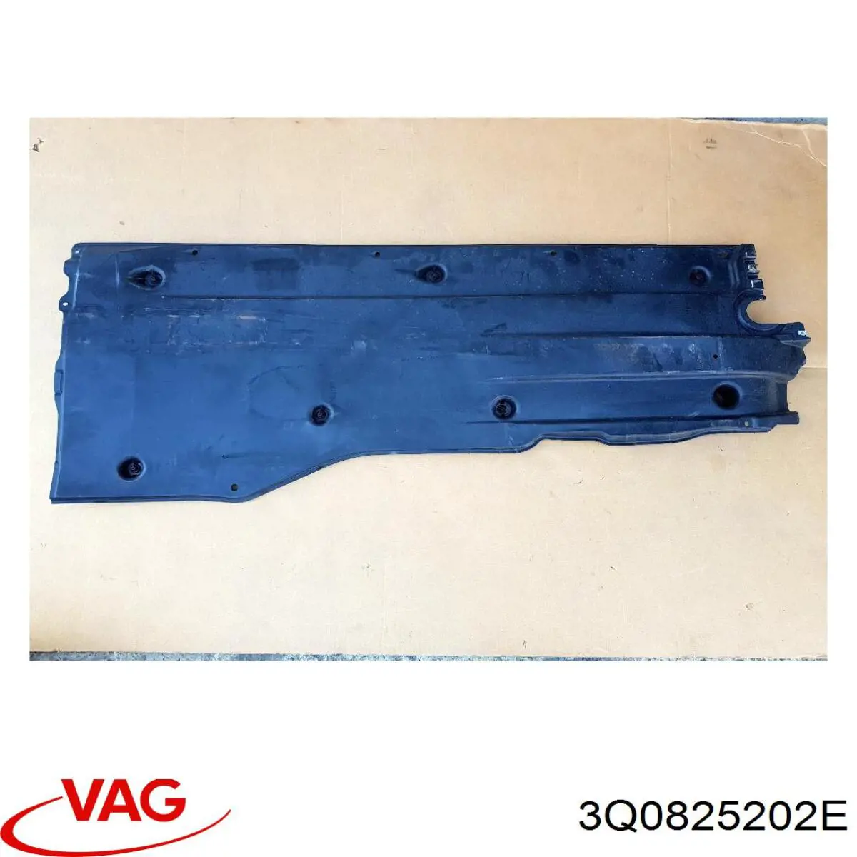 3Q0825202E VAG Proteção de fundo direita