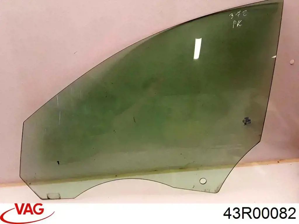 Vidro da porta dianteira direita 43R00082 VAG
