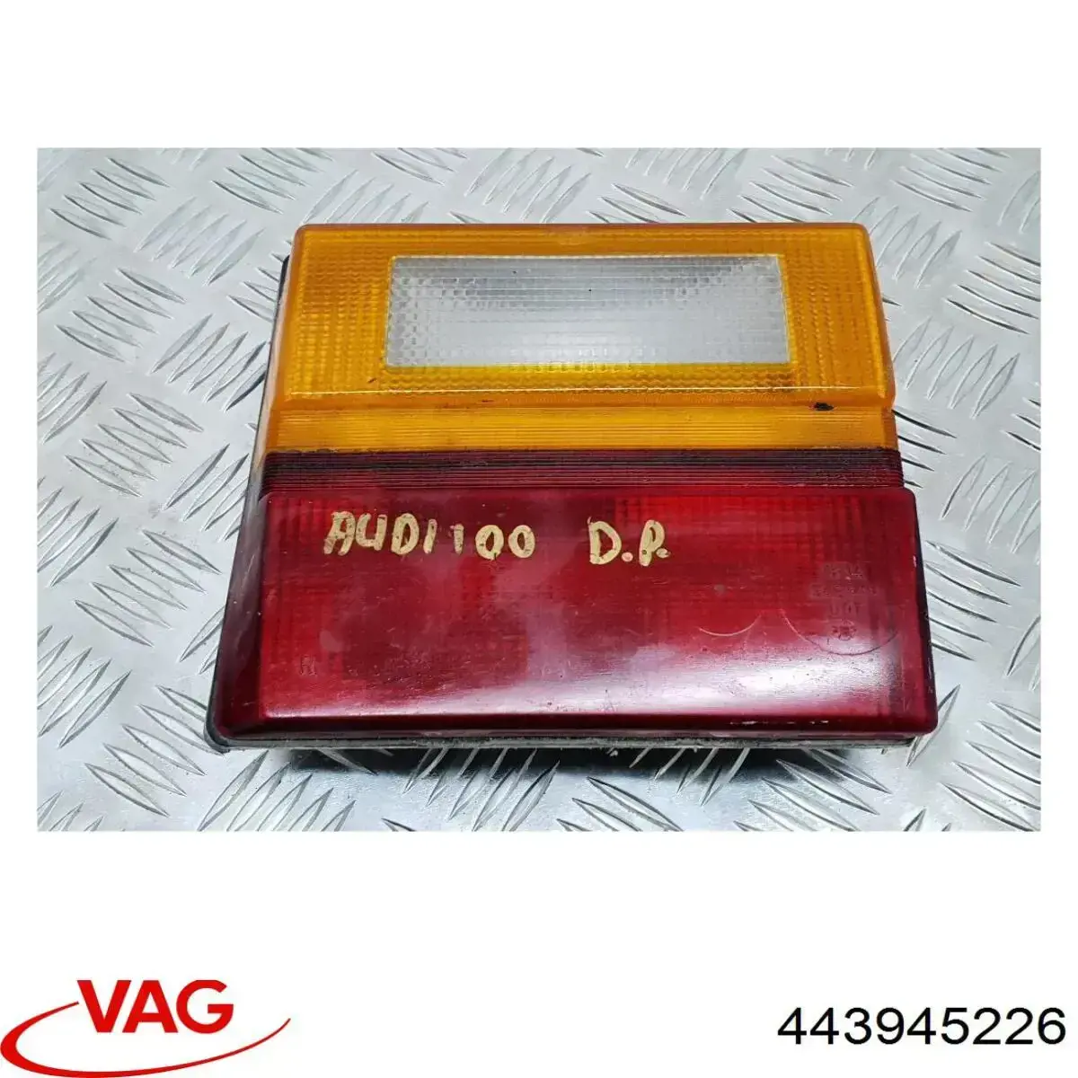 Lanterna traseira direita interna VAG 443945226 preço, a partir de 45,97 USD