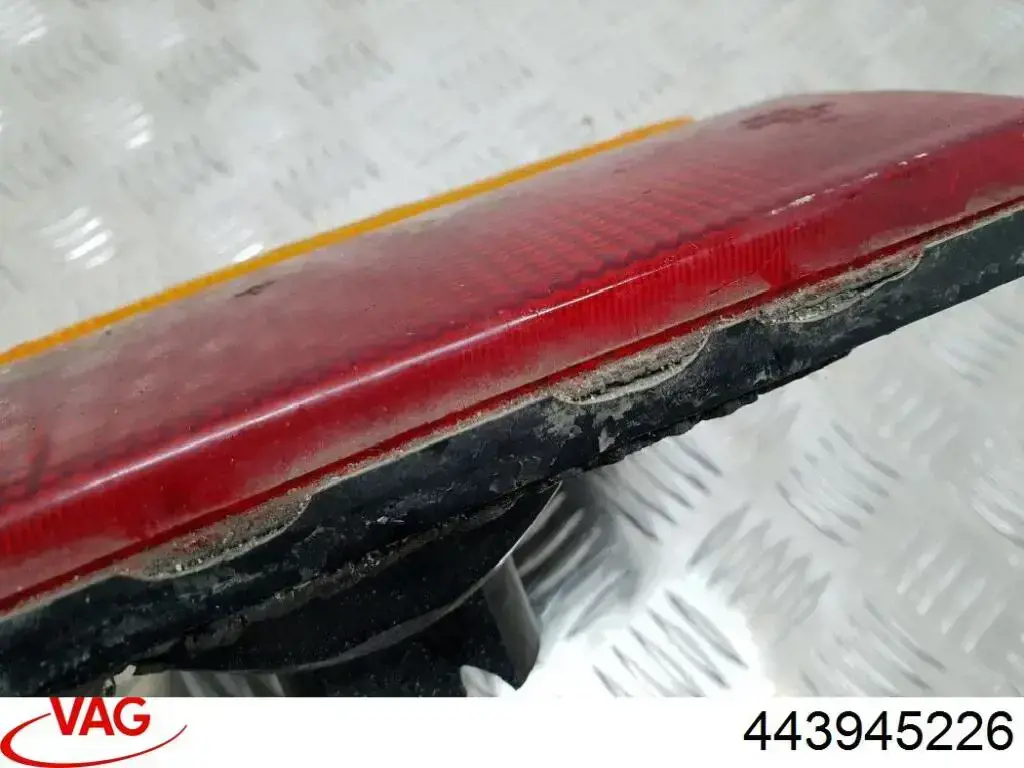 Compre 443945226 VAG Lanterna traseira direita interna