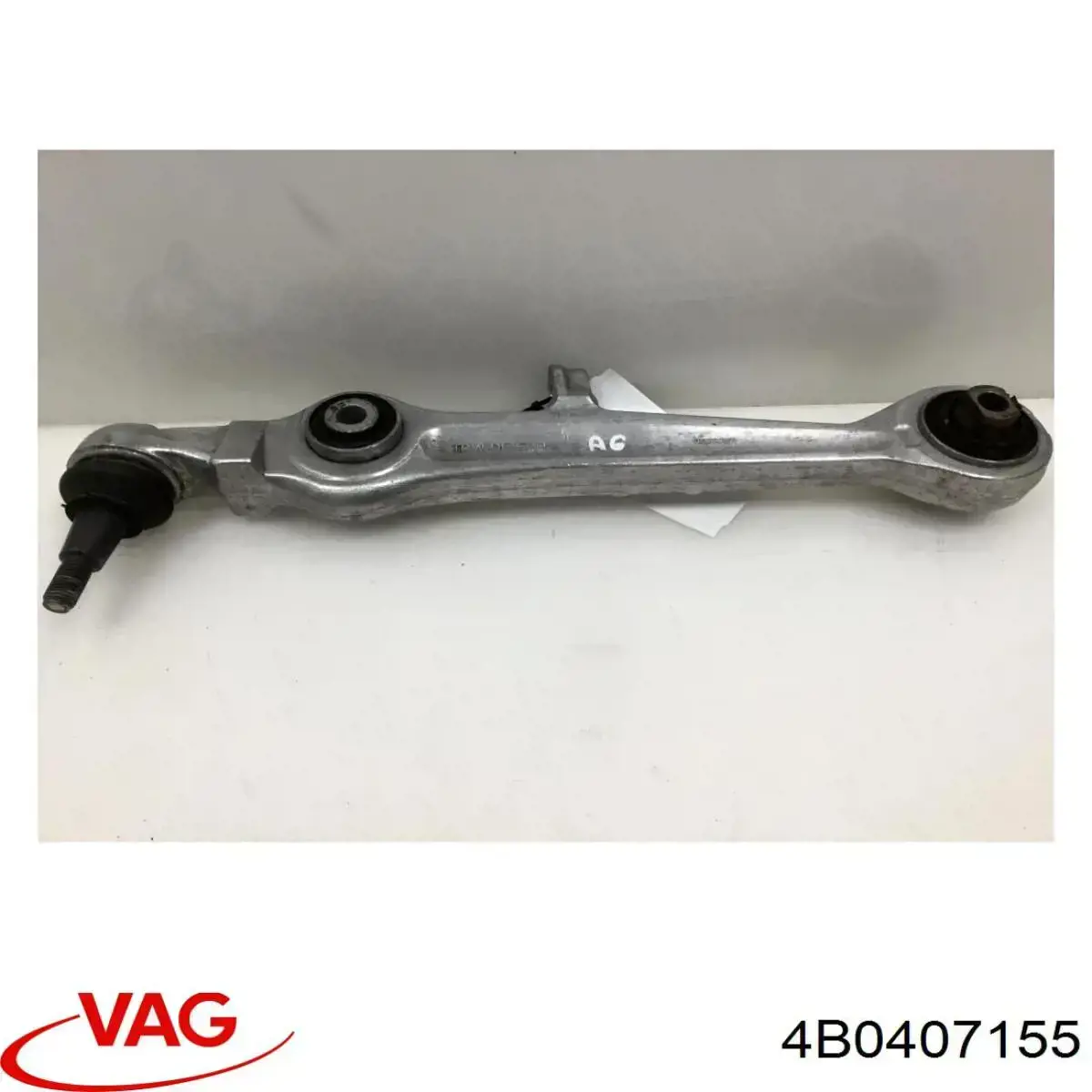 Braço oscilante inferior direito de suspensão dianteira 4B0407155 VAG