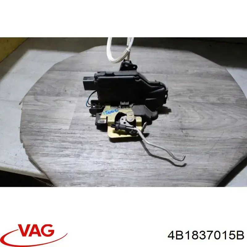 Compre 4B1837015B VAG Fecho da porta dianteira esquerda