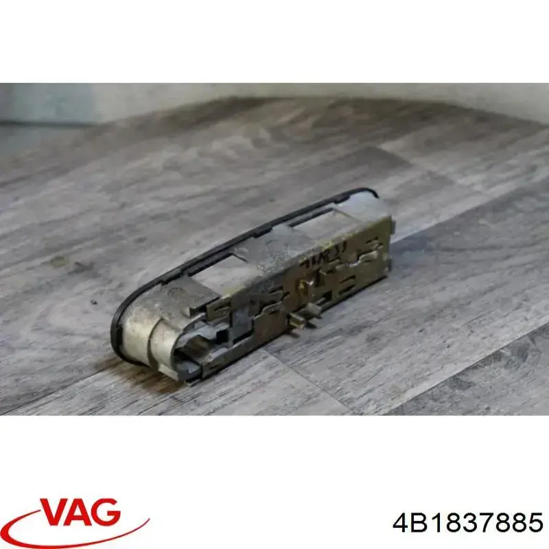 4B1837885 VAG Suporte de maçaneta externa da porta traseira esquerda