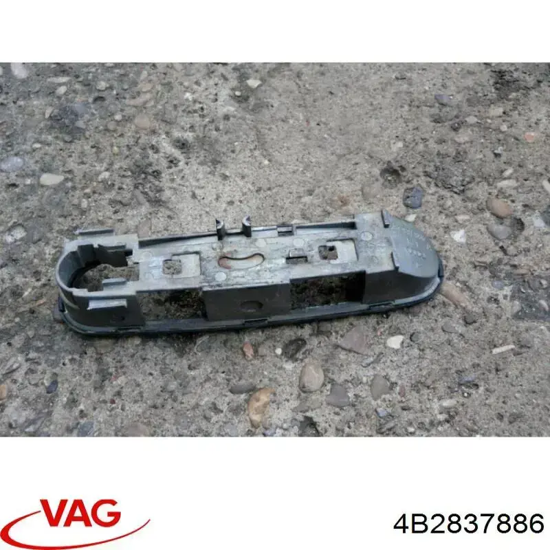 4B2837886 VAG Suporte de maçaneta externa da porta traseira direita