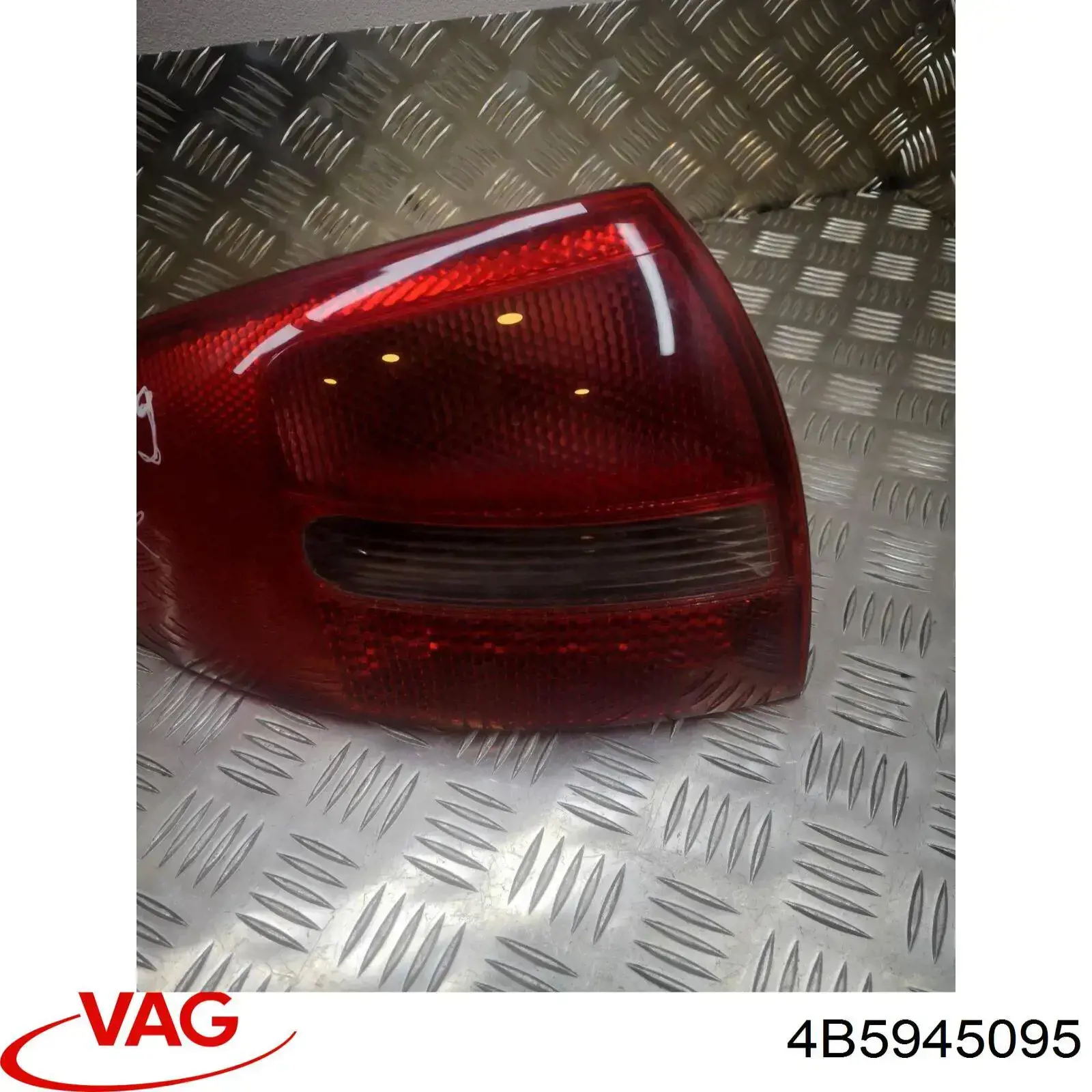 Compre 4B5945095 VAG Lanterna traseira esquerda