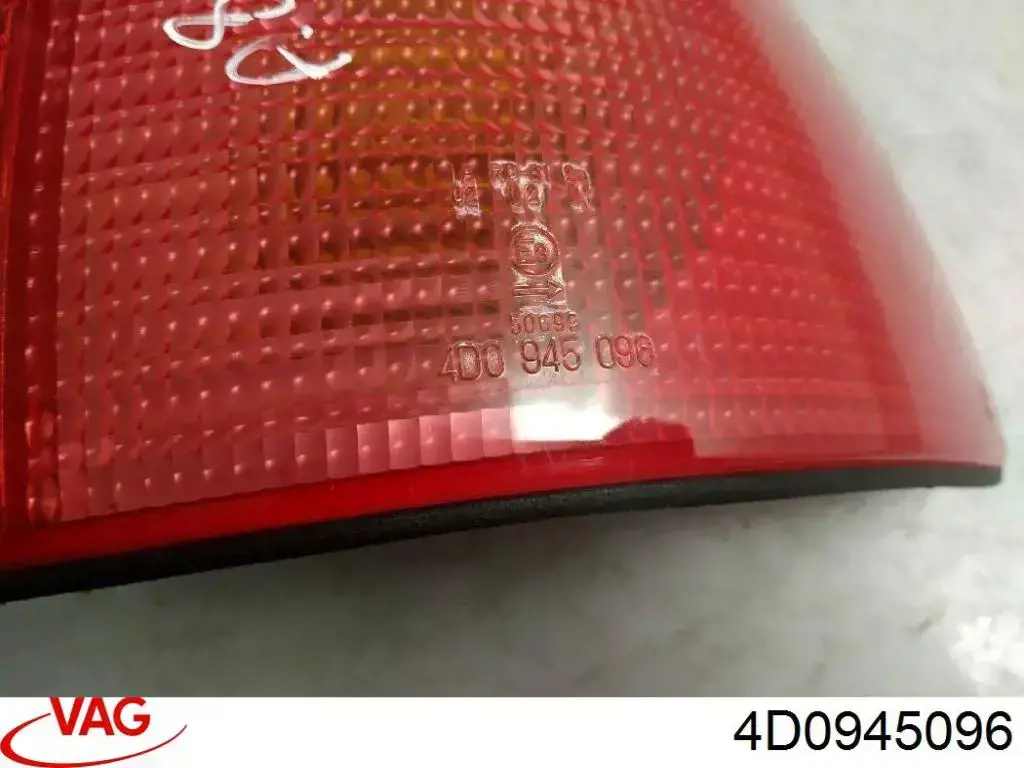 Compre 4D0945096 VAG Lanterna traseira direita externa