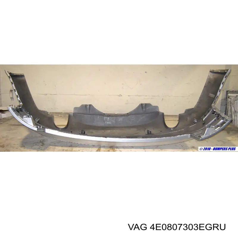 4E0807303EGRU VAG Pára-choque traseiro