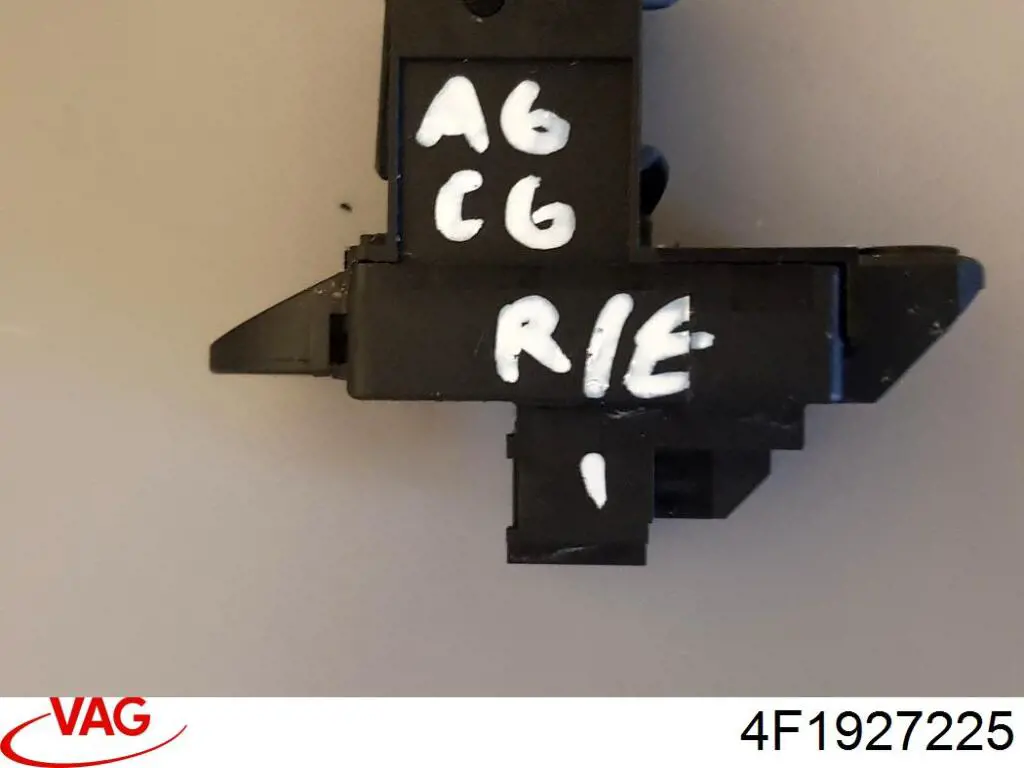 Compre 4F1927225 VAG Tecla do freio de estacionamento eletromecânico