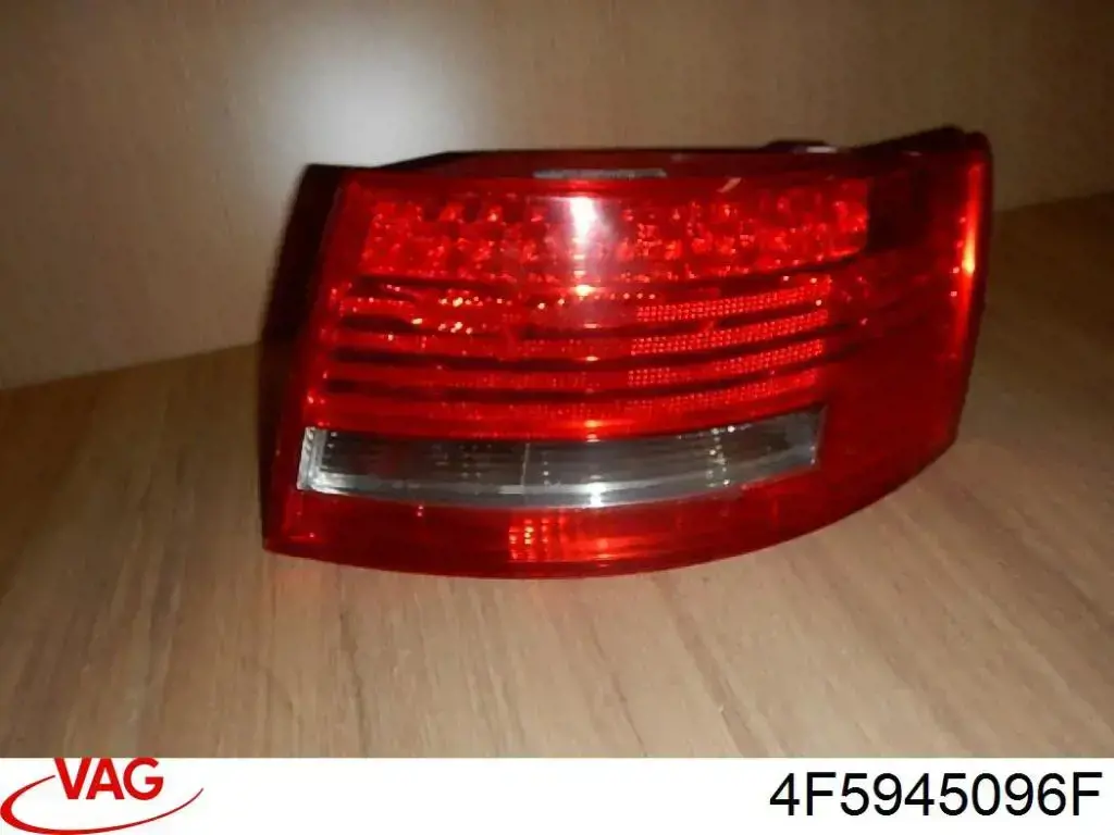 Lanterna traseira direita externa VAG 4F5945096F preço, a partir de 157,66 USD