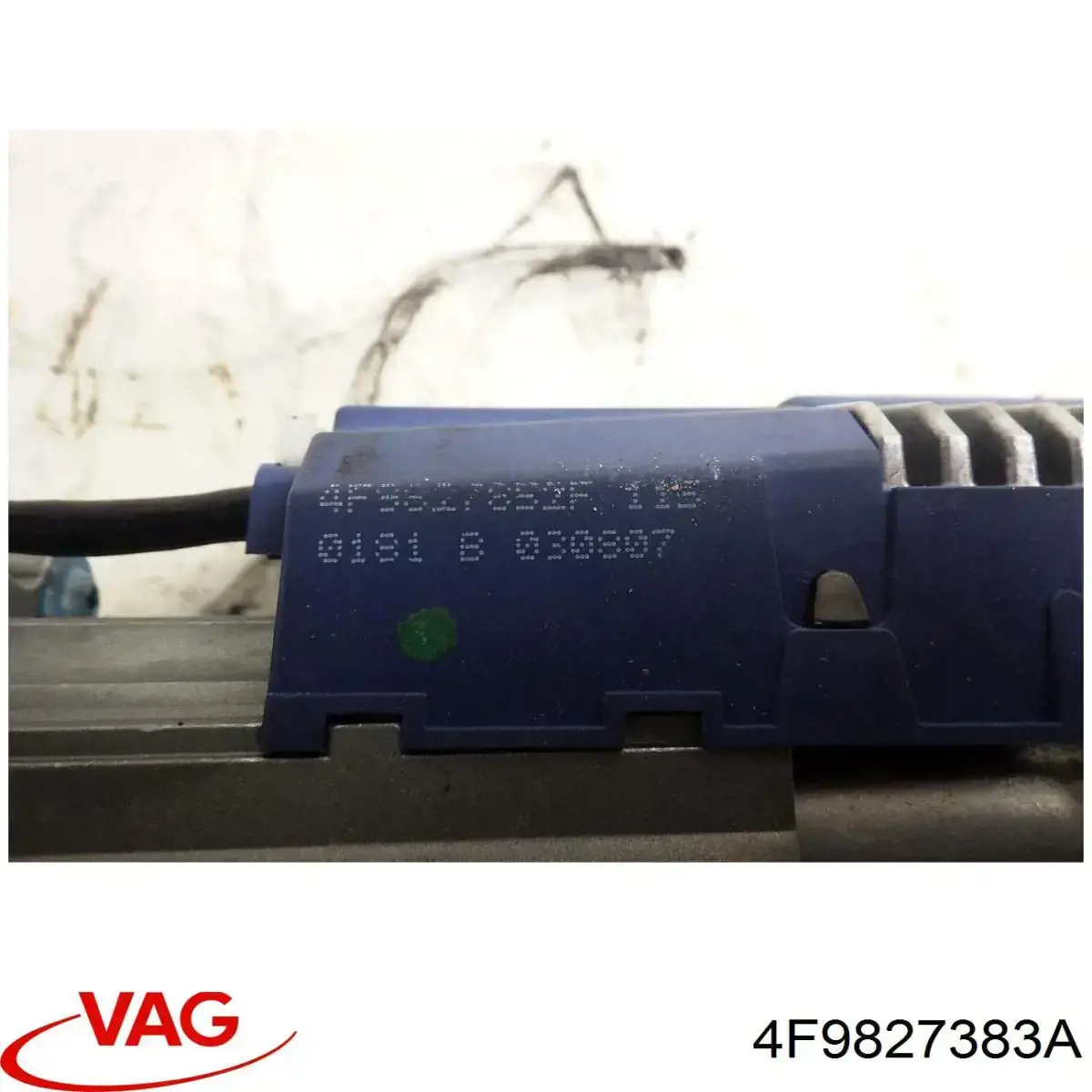 4F9827383A VAG Motor acionador de abertura/fechamento de porta-malas (de 3ª/5ª porta traseira)
