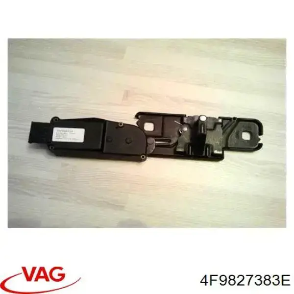 4F9827383E VAG Motor acionador de abertura/fechamento de porta-malas (de 3ª/5ª porta traseira)