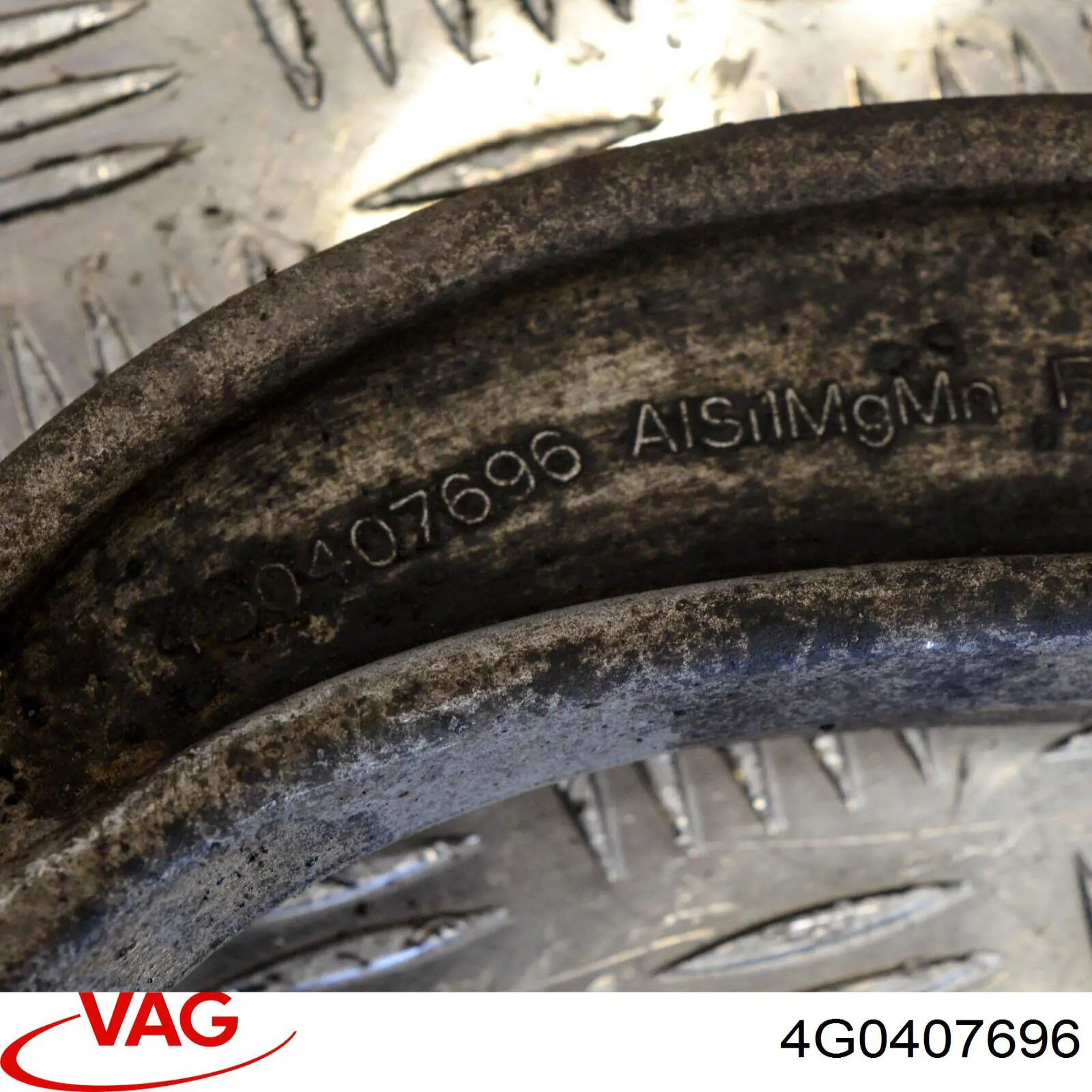 Braço oscilante inferior direito de suspensão dianteira VAG 4G0407696 preço, a partir de 129,62 USD