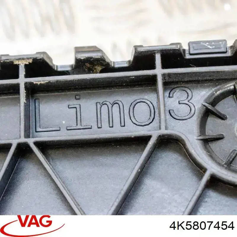 4K5807454 VAG Consola direita do pára-choque traseiro