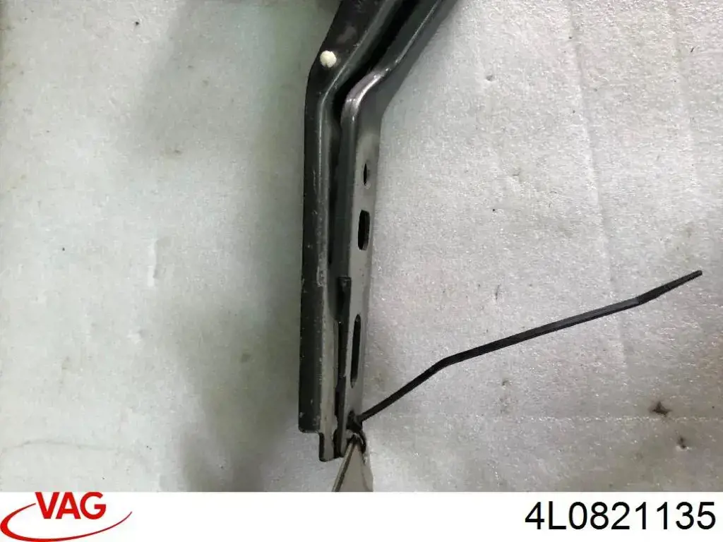Consola dianteira de fixação do pára-lama dianteiro esquerdo VAG 4L0821135 preço, a partir de 47,57 USD