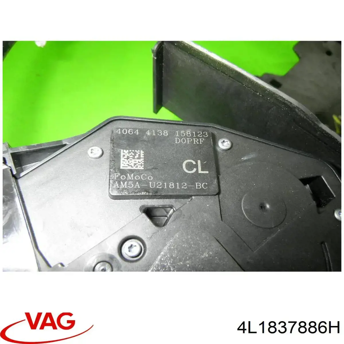 4L1837886H VAG Suporte de maçaneta externa da porta dianteira direita