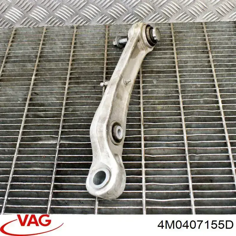 4M0407155D VAG Braço oscilante inferior esquerdo de suspensão dianteira