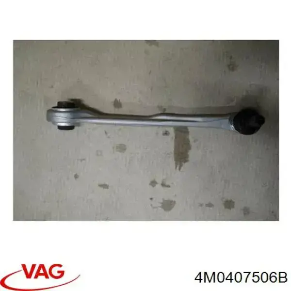 Braço oscilante superior direito de suspensão dianteira 4M0407506G VAG