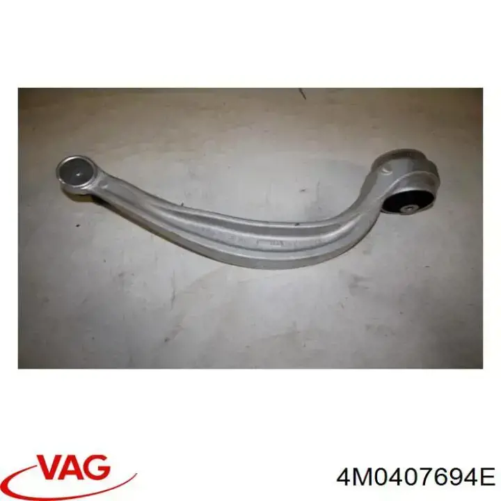 4M0407694E VAG Braço oscilante inferior direito de suspensão dianteira