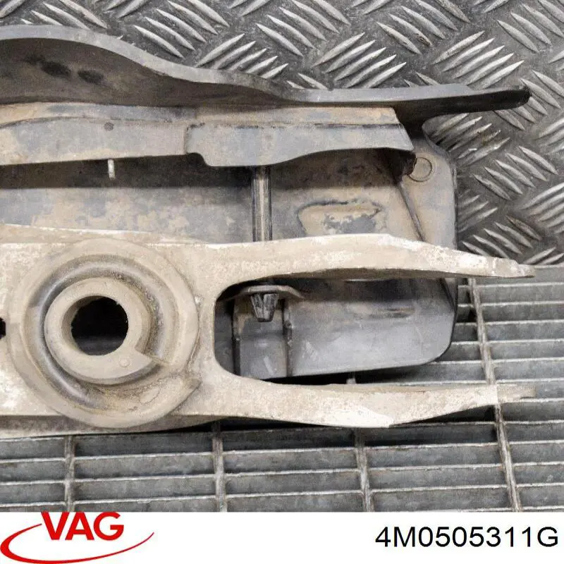 Braço oscilante inferior esquerdo de suspensão traseira/direita VAG 4M0505311G preço, a partir de 52,78 USD