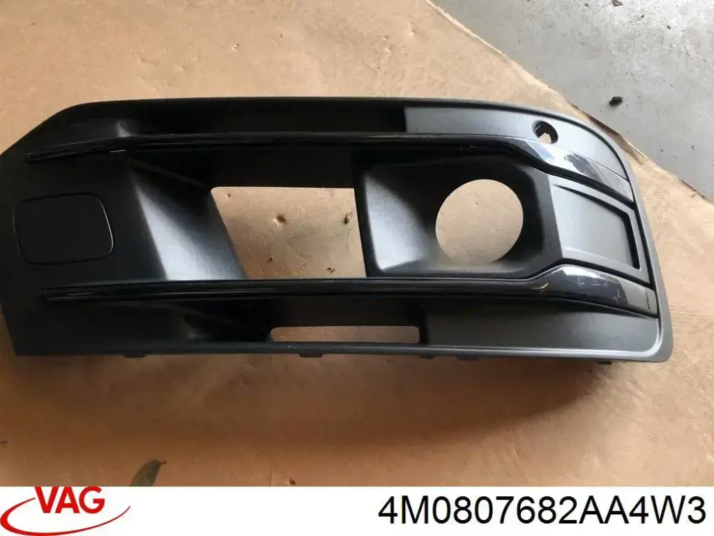 Grelha direita do pára-choque dianteiro VAG 4M0807682AA4W3 preço, a partir de 170,99 USD