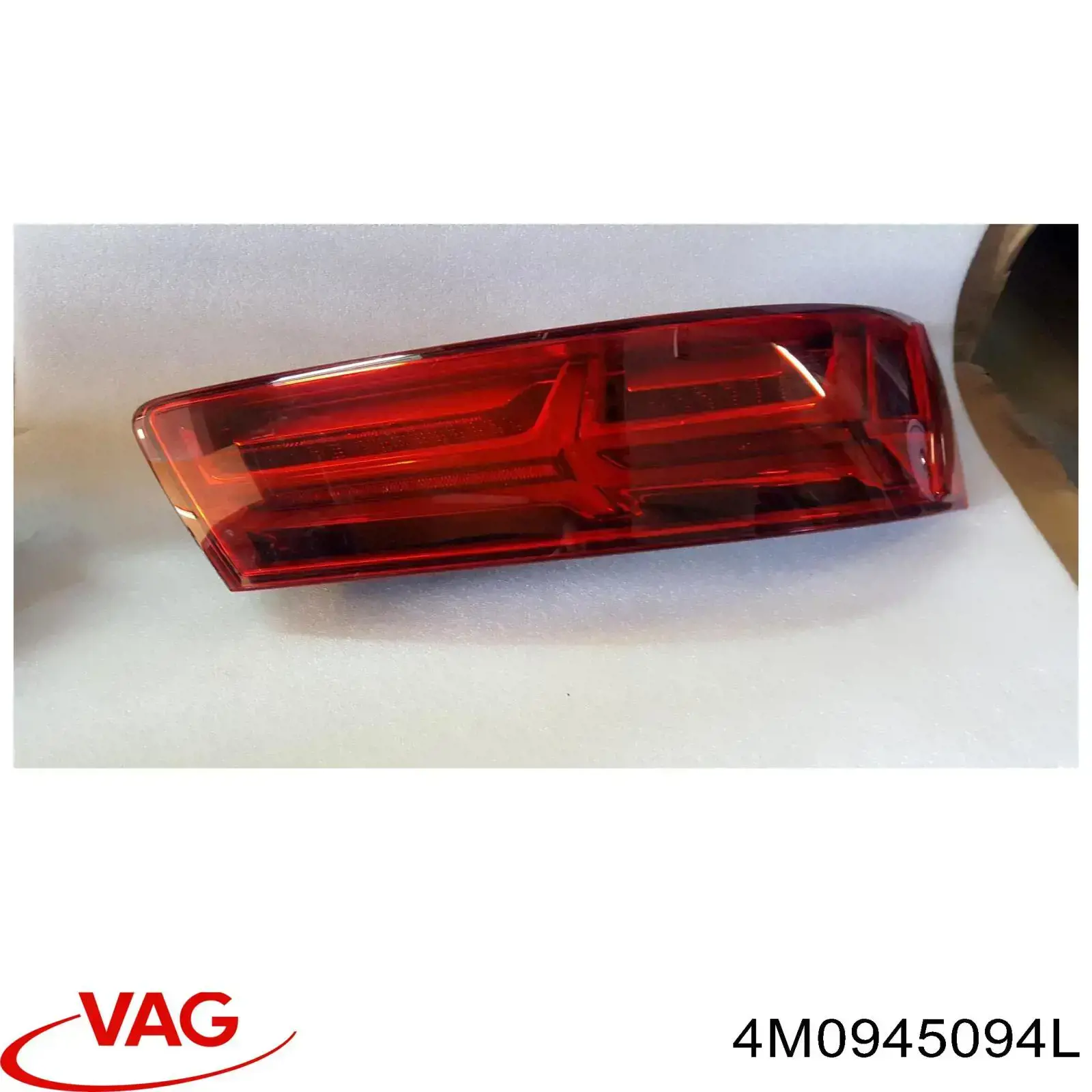 4M0945094L VAG Lanterna traseira direita