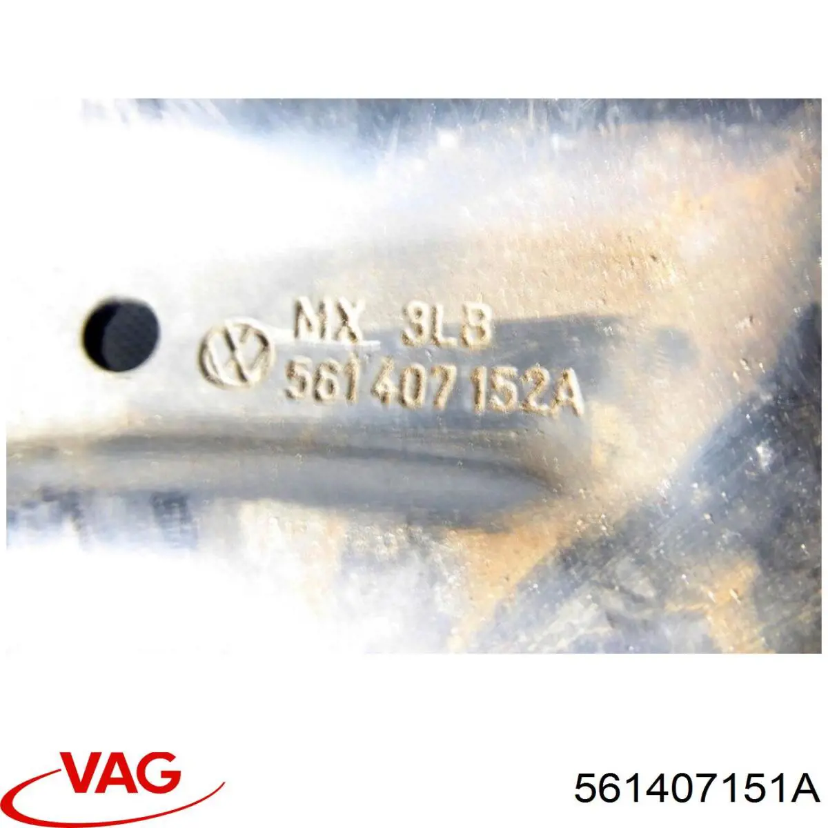 Braço oscilante inferior esquerdo de suspensão dianteira VAG 561407151A preço, a partir de 58,64 USD