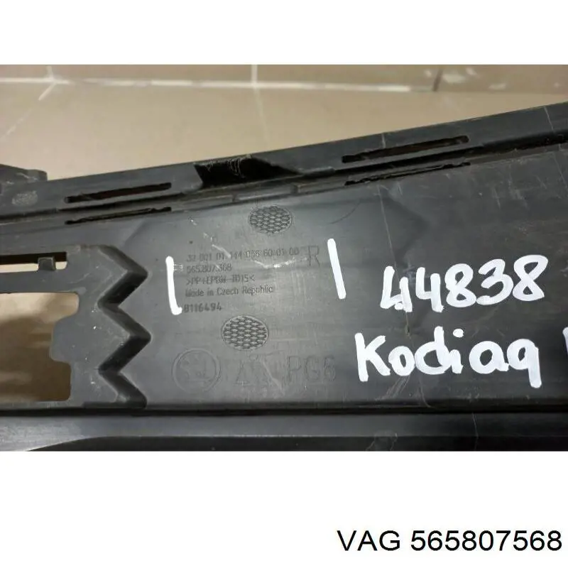 5658075689B9 VAG Spoiler do pára-choque traseiro