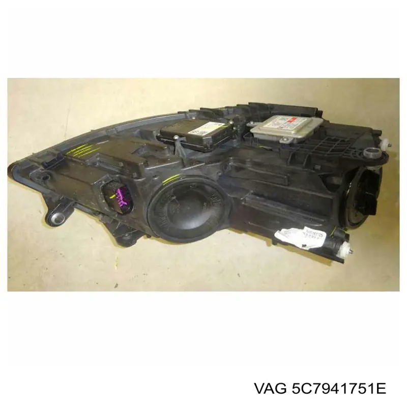Luz esquerda VAG 5C7941751E preço, a partir de 583,12 USD