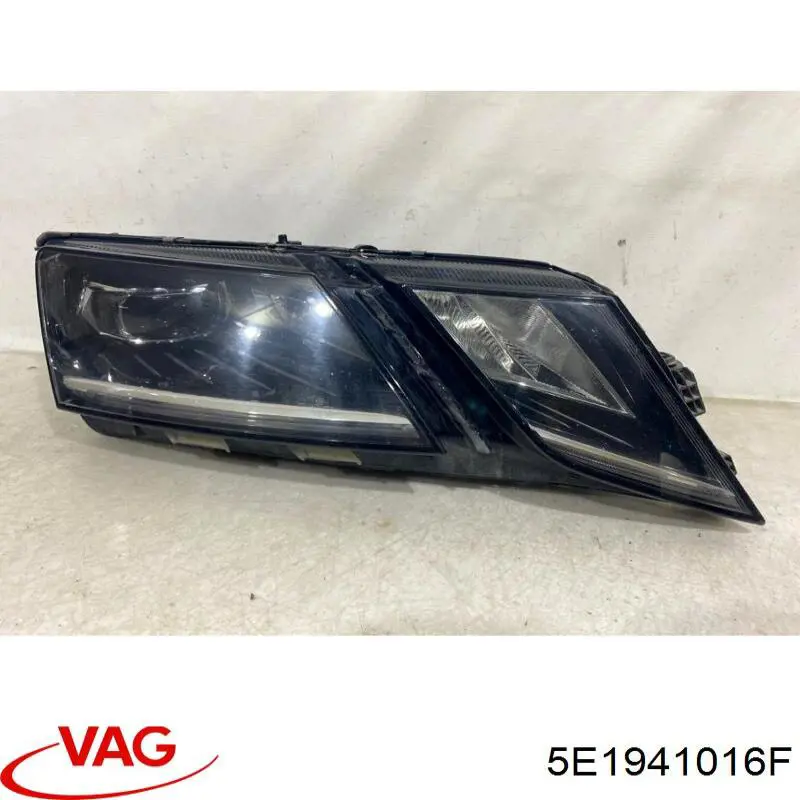 711451000242 Magneti Marelli Luz direita