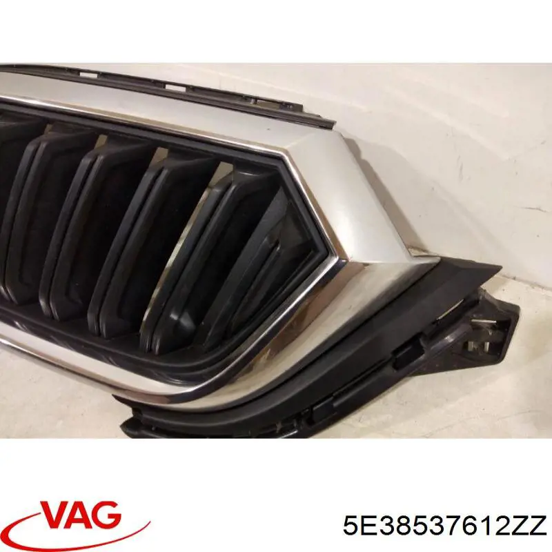 5E38537612ZZ VAG Placa sobreposta (carcaça) de grelha do radiador