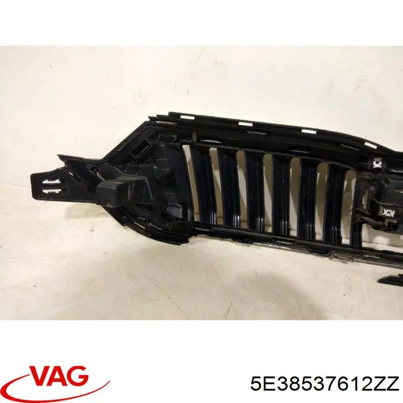Placa sobreposta (carcaça) de grelha do radiador VAG 5E38537612ZZ preço, a partir de 52,32 USD