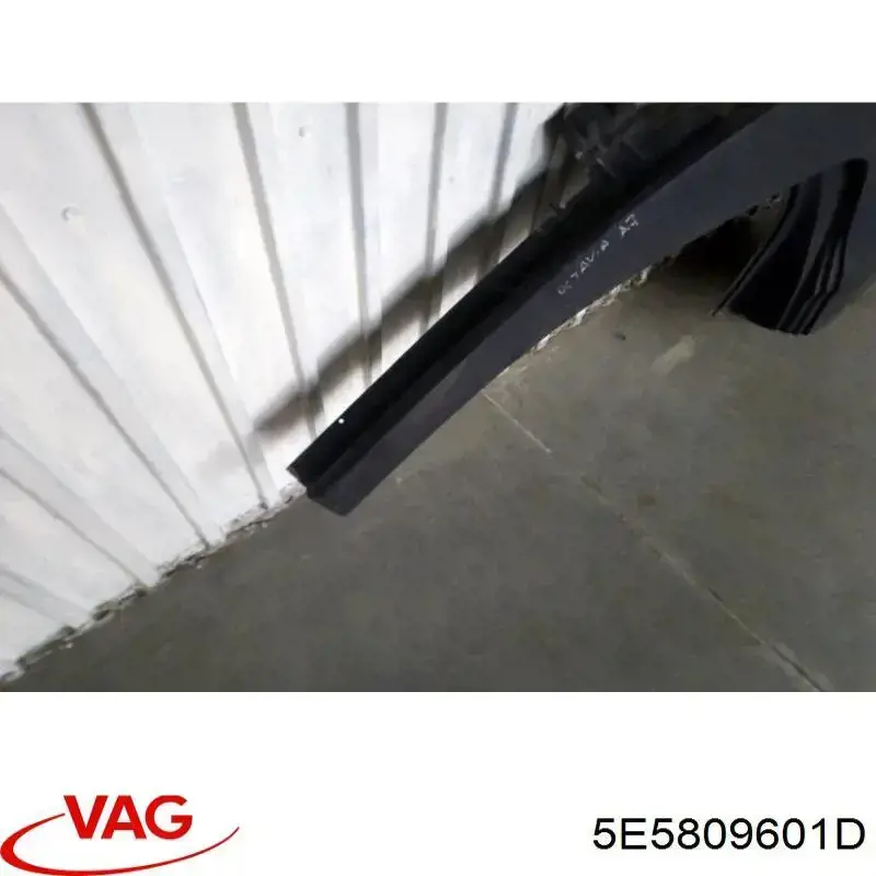 Compre 5E5809601D VAG Pára-lama traseiro esquerdo