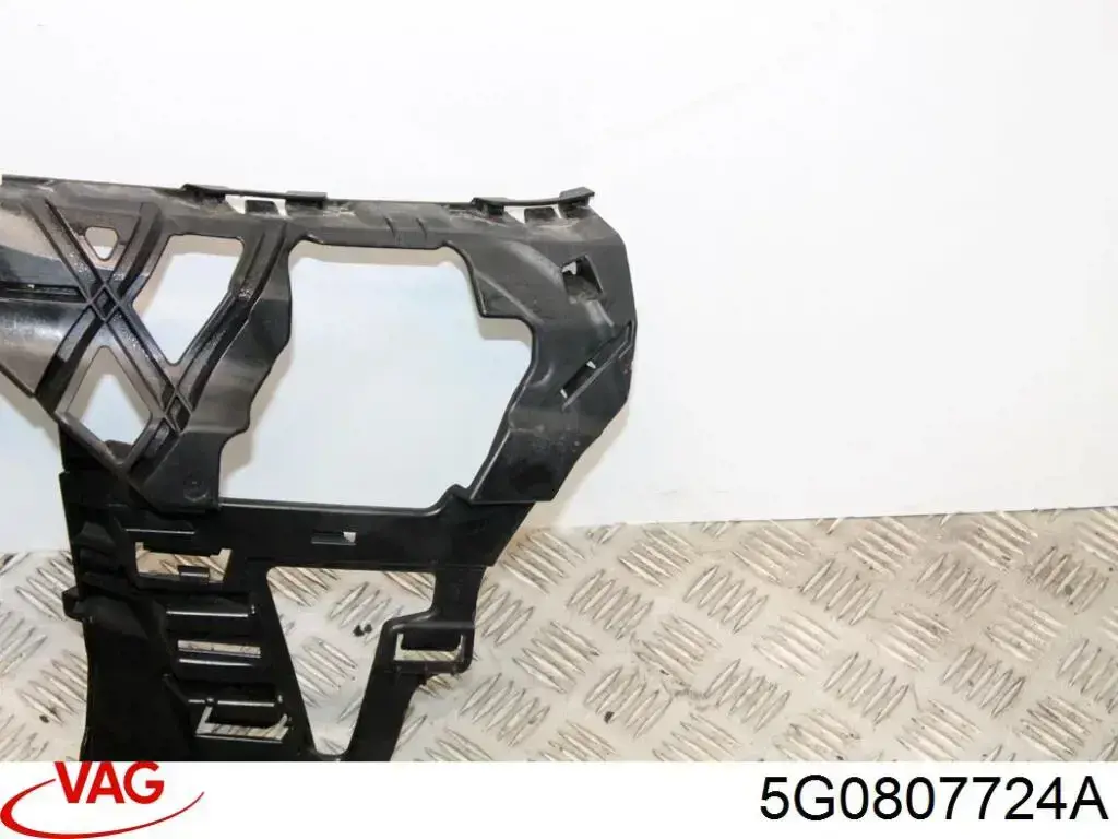 Consola do pára-choque dianteiro direito VAG 5G0807724A preço, a partir de 24,79 USD