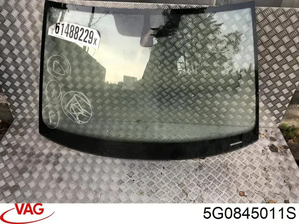 8618AGAMVZ1P Sekurit Pára-brisas