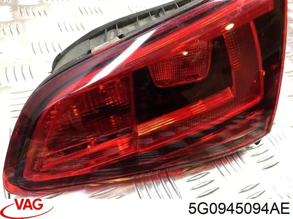 Compre 5G0945094AE VAG Lanterna traseira direita interna