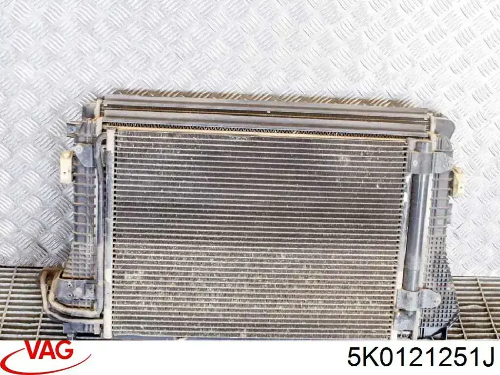 Compre 5K0121251J VAG Radiador de esfriamento de motor